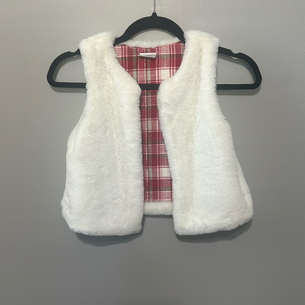 Max Studio, Faux Fur White Vest, Plaid Inside, Girl’s Small (5/6) EUC